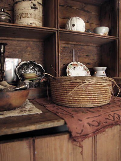 ESCAPE TO A CABIN AND DREAM. CUDDLE. PLAY. READ. EAT. HIKE. RUN. BAKE. RIDE. SLEEP. DRINK. CREATE. LISTEN. WATCH. THINK.