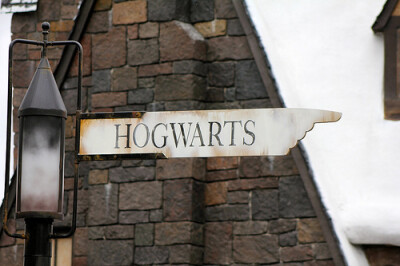 HOGWARTS →