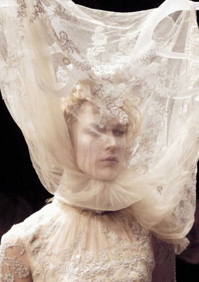 widows of culloden, raquel zimmermann at alexander mcqueen fall winter 2006/07