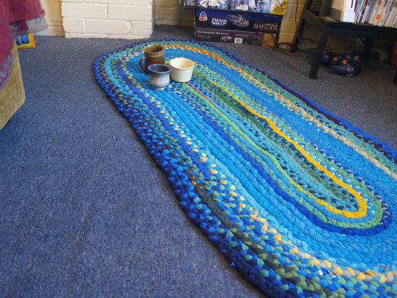 长长的蓝色地毯给家里添一抹海洋的颜色