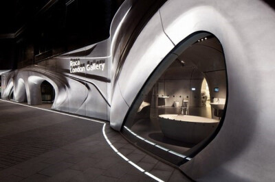 Zaha Hadid Architects设计的伦敦Roca展馆刚刚完工。