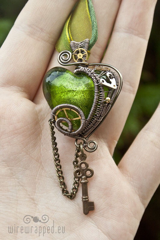 Steampunk heart with a key 草原之心