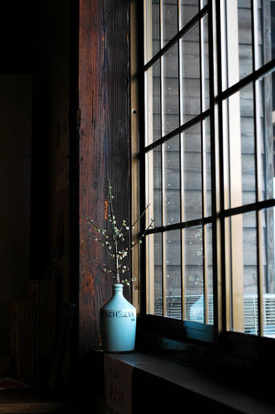 ESCAPE TO A CABIN AND DREAM. CUDDLE. PLAY. READ. EAT. HIKE. RUN. BAKE. RIDE. SLEEP. DRINK. CREATE. LISTEN. WATCH. THINK.