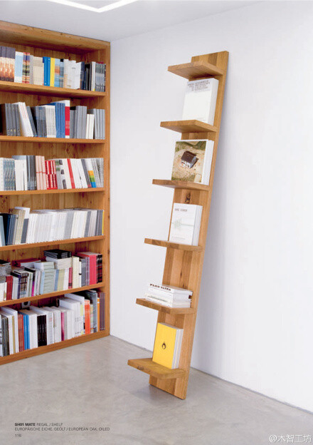 德国e15的家具喜欢用比较厚的橡木制作，工艺要求蛮高。这是其中一款简单的书架。