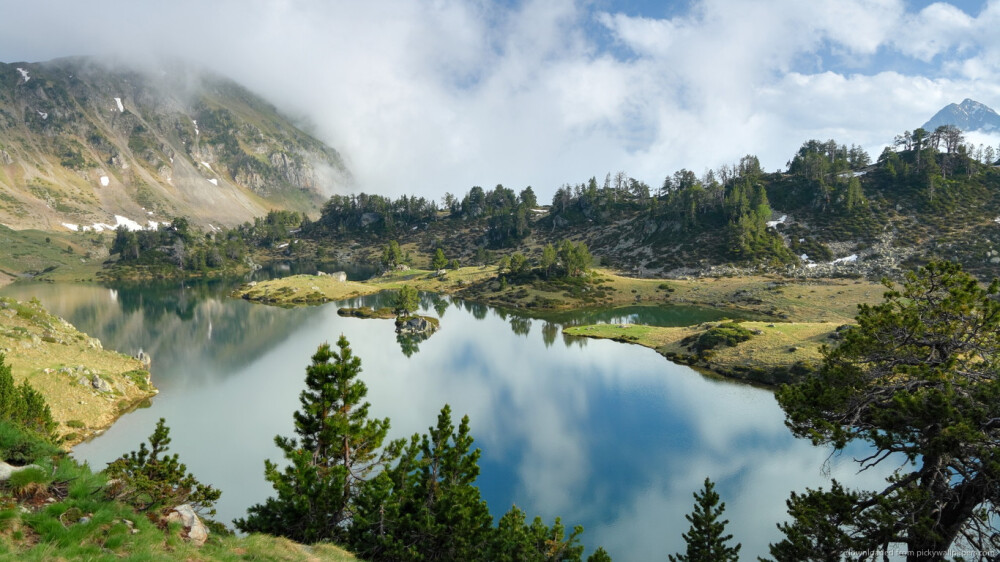 Middle lake of Bastan for 1366x768