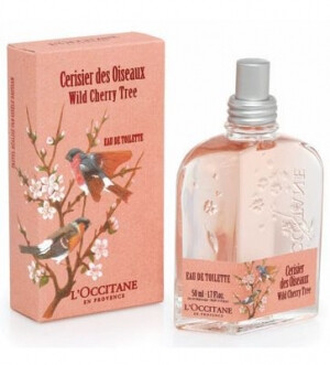 Wild Cherry Tree Eau de Toilette野樱花树淡香水是L`Occitane en Provence欧舒丹香氛公司于2010年推出的第一款新香。花香调的气息传递着野生樱花的淡雅芬芳，阵阵的唯美香气让人流连忘返。 Wild Cherry Tree Eau de Toilette野樱花树香水除了推出容量为50毫升的淡香水外，配套系列还包括了野樱花树固体香氛和野樱花树香氛蜡烛。