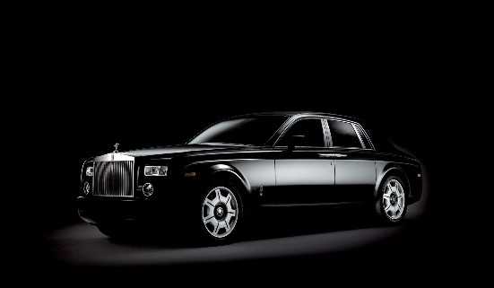 劳斯莱斯（最低400万） 【劳斯莱斯标志】劳斯莱斯简介：劳斯莱斯（Rolls-Royce）是世界顶级豪华轿车厂商，1906年成立于英国，公司创始人为Frederick Henry Royce（亨利·莱斯）和Charles Stewart Rolls（查理·劳斯）。Rolls-Royce出产的轿车是顶级汽车的杰出代表，以豪华而享誉全球。除了制造汽车，劳斯莱斯还涉足飞机发动机制造领域，它也是世界上最优秀的发动机制造者，著名的波音客机用的就是劳斯莱斯的发动机。2003年劳斯莱斯汽车公司被宝马（BMW）接手。