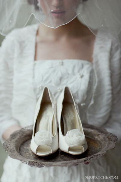 简单又别致的婚鞋