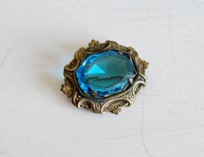 vintage 1930s art deco brooch // cerulean glass and brass