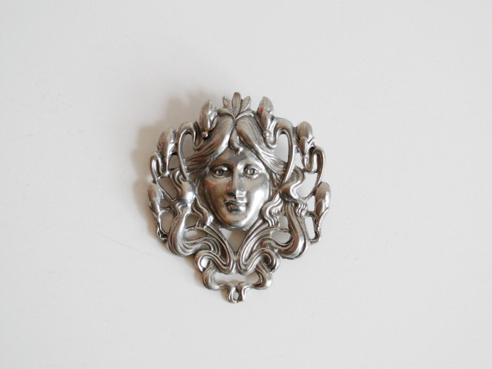 vintage 1970s brooch // face sculptural figural pewter pin