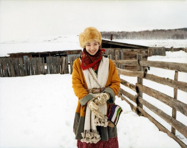 当我第一眼看到她，就不可抑制地爱上她，那样干净的美，阳光的笑