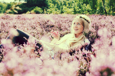 远离城市的喧嚣和人情世故的忧愁，沉浸在一片美好的花海里。