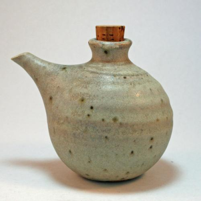 没有手柄，倒起来会不方便吧