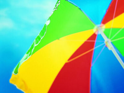  彩虹沙滩伞