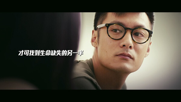 我家狗屎的眼镜特写