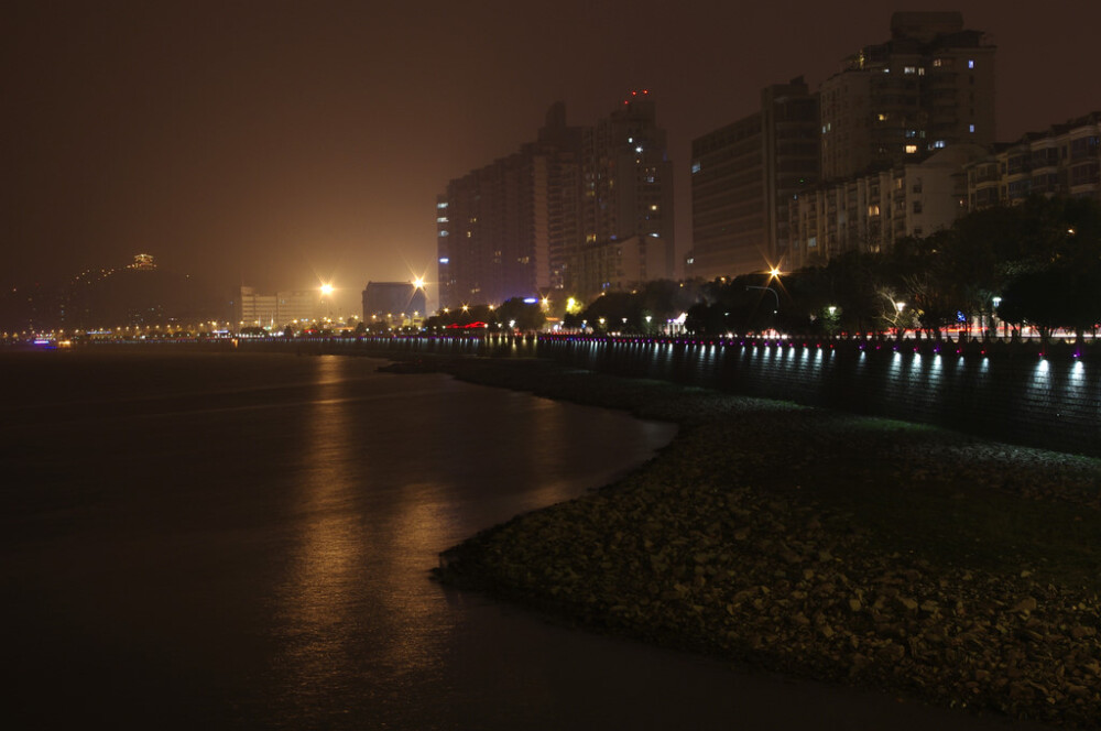 Location:富陽。夜 生活富裕。生命陽光...一座城.一幅畫.【你好。富陽】