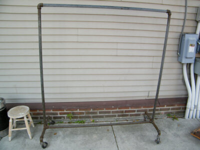 铁管子做成的 有滚轮的晾衣架~ Industrial Galvanized Pipe Clothes Rack On Casters