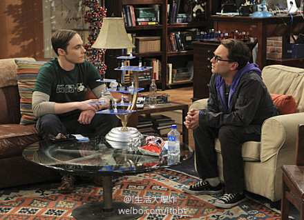 【搞笑台词】Sheldon: “Can I ask you a question about women?” Leonard:“ I got you that book last year, wasn't everything in there?”