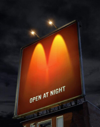 owl【创意广告】麦当劳“open at night”。巧妙的利用了灯光，设计感超强~