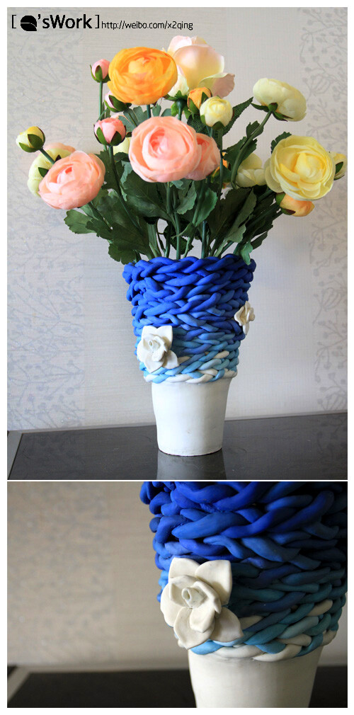 【自制陶瓷花瓶】陶瓷课上创作的。底座白色陶土在转盘上成型，然后将不同深度蓝色颜料揉在白色陶土里，编成麻花一圈圈缠绕上去。捏了几朵花加上去，有朋友说有些画蛇添足。自己觉得还不错。最后经两次烧制完成，没有上釉。