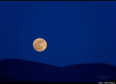 Moonrise over the peaks of Plainfield, from nearby Calais, Vermont. Tim Seaver/Vermontphoto