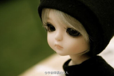 当生活给你一百个理由哭泣时，你就拿出一千个理由笑给它看。