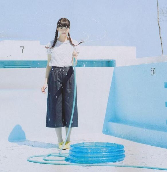 mi。清新俏皮蓝色系。