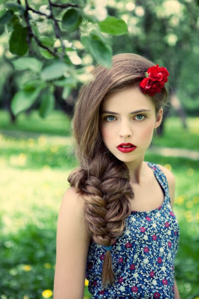 red lips and fish tail braid