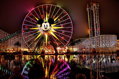 Disneyland.、disneyland、disney、disney-on-eye、Ferris wheel、摩天轮、迪斯尼、燈光、夜景、米奇、Mickey、星星、遊樂場