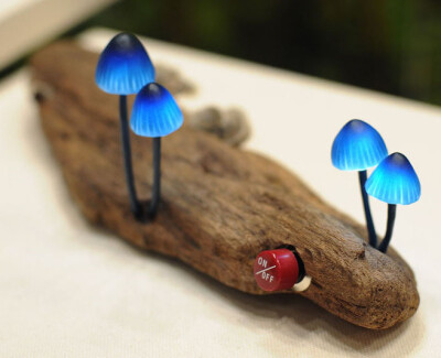 旧木手工改制的蘑菇灯，就像精灵一样守护在身边~