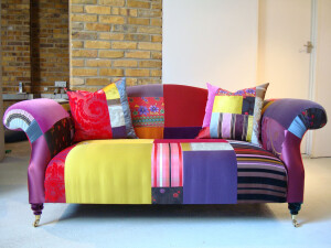 这是些来自squint limited的拼布沙发，他们运用拼布的手法，将沙发重新制作，换上新衣，今人耳目一新。效果非常赞！