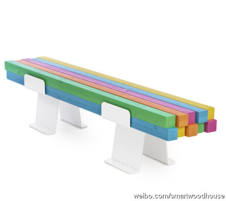 瑞典设计师Marcus Abrahamsson和Kristoffer Fagerstr为户外家具品牌Nola设计的长凳“Pylon Bench”。由金属底座和堆积的彩色松木条组成。