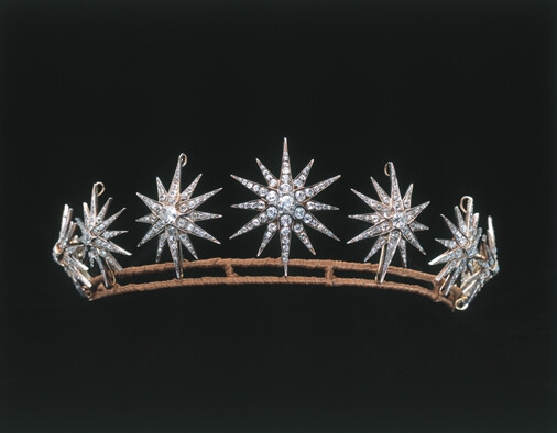 Tiara with nine stars Gold, silver, diamonds 1870 Private Collection, courtesy of Albion Art Institute, Japan