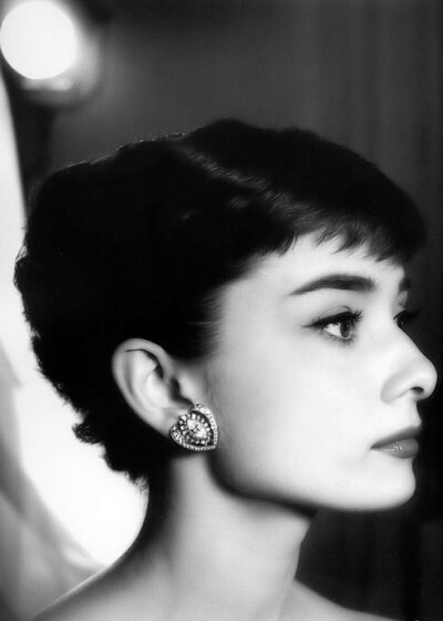 有一个词语：风华绝代 —— 给 Audrey Kathleen Hepburn。