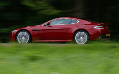 astonmartin_v12_vantage.jpg
