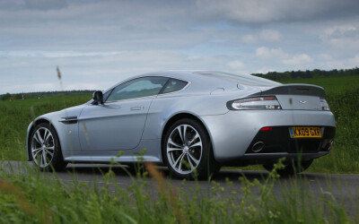 astonmartin_v12_vantage-013.jpg