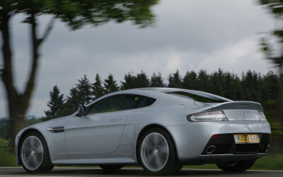 astonmartin_v12_vantage-014.jpg