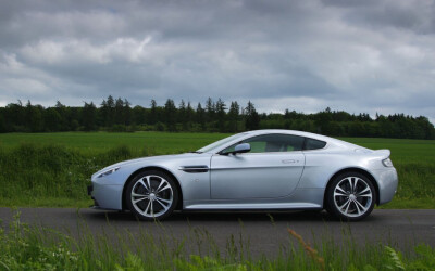 astonmartin_v12_vantage-024.jpg