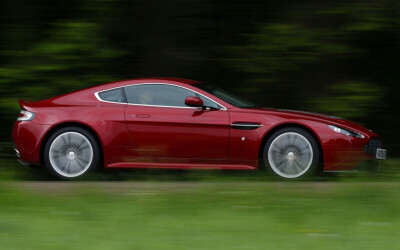 astonmartin_v12_vantage-025.jpg