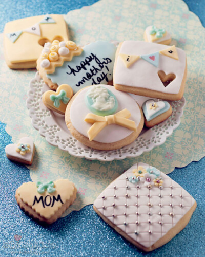 elegant and easy mother’s day sugar cookies.