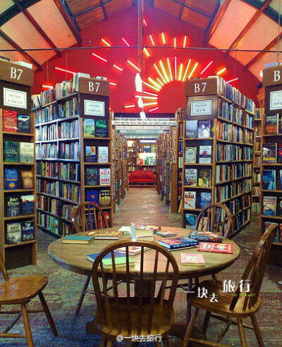 英国阿尼克火车站二手书店巴特书店（Barter books），好书店总是会让人心旷神怡。