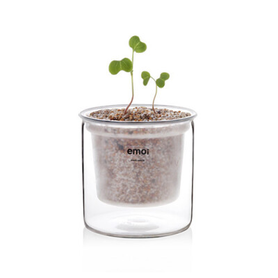 可搭配培养土或小碎石种植小盆栽； 内层有小孔，多余的水会储存到外层中。