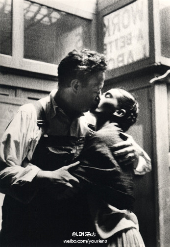 弗里达和迪亚哥的接吻，1933年，摄影Lucienne Bloch。晚安...