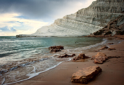 Scala Dei Turchi _ Many photos from this place to follow. I don't understand why it's not described in any of the travel guides i had about sicily. We saw it on a post card in Palermo and knew we had …