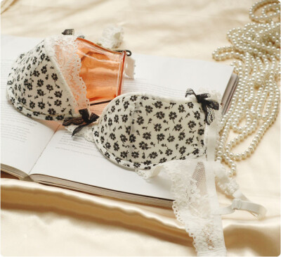 一眼看上就爱上了它哦，怎么可以这么的精致美哇