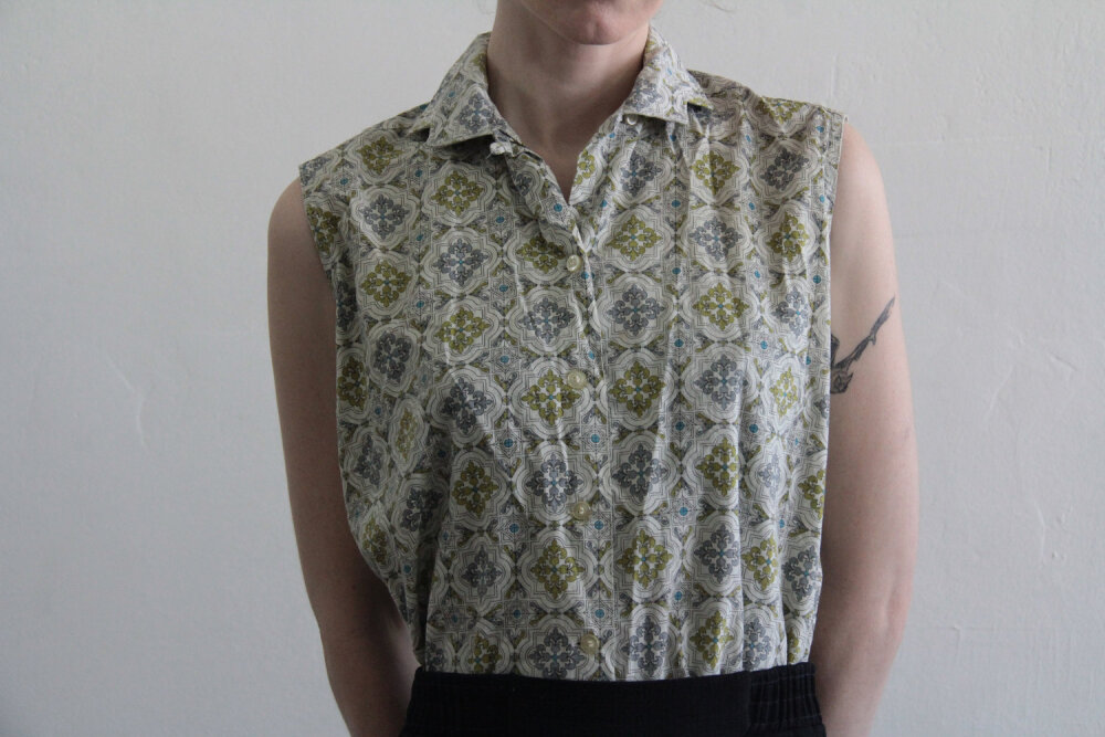 1960s Blouse . Vintage Tank Top . Button Down Shirt . Folk Print . Green and Grey