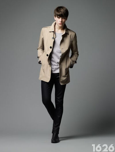 Burberry支线品牌Burberry Black Label发布2012春夏新品