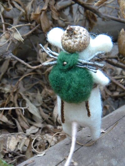 The Little Backpackers mouse with bag and hat - needle felted ornament animal, felting dreams by johana molina、