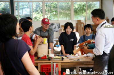 怀德居是台湾最知名的木工学校，退休的台北科技大学教授林东阳，因对细木作的热爱，在2006年成立了这所学校，之后学生络绎不绝，要排队几个月甚至一年才能进校学习。