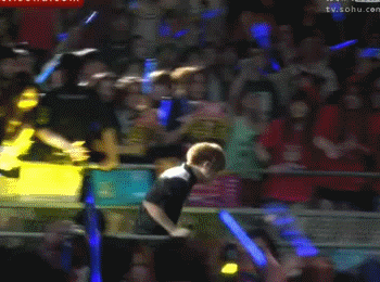 爲什麽 團長的麥克風在你手裡！？？？？？